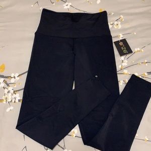 NWT Onzie high basic midi legging